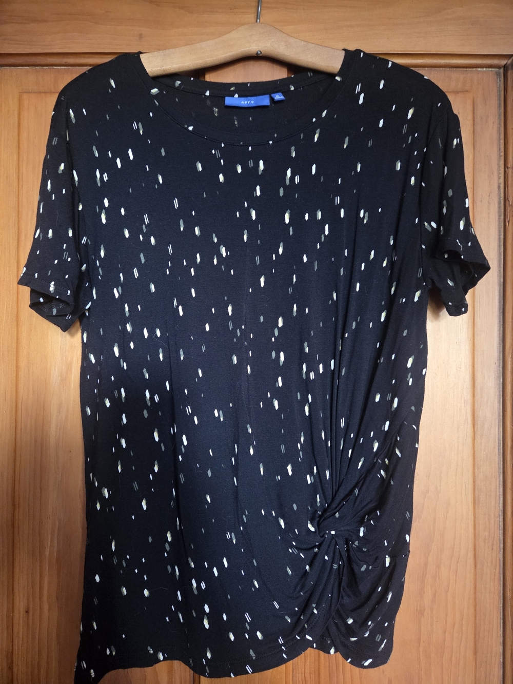 Apt. 9 Black Short Sleeve Tee with White Dash Print and Side Knot